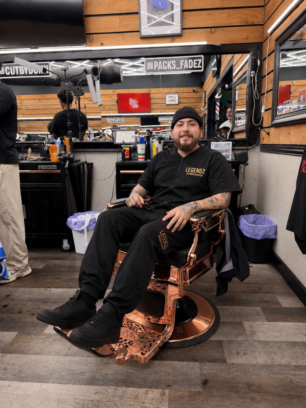 Barber at The Original Legendz Barbershop Lounge 7